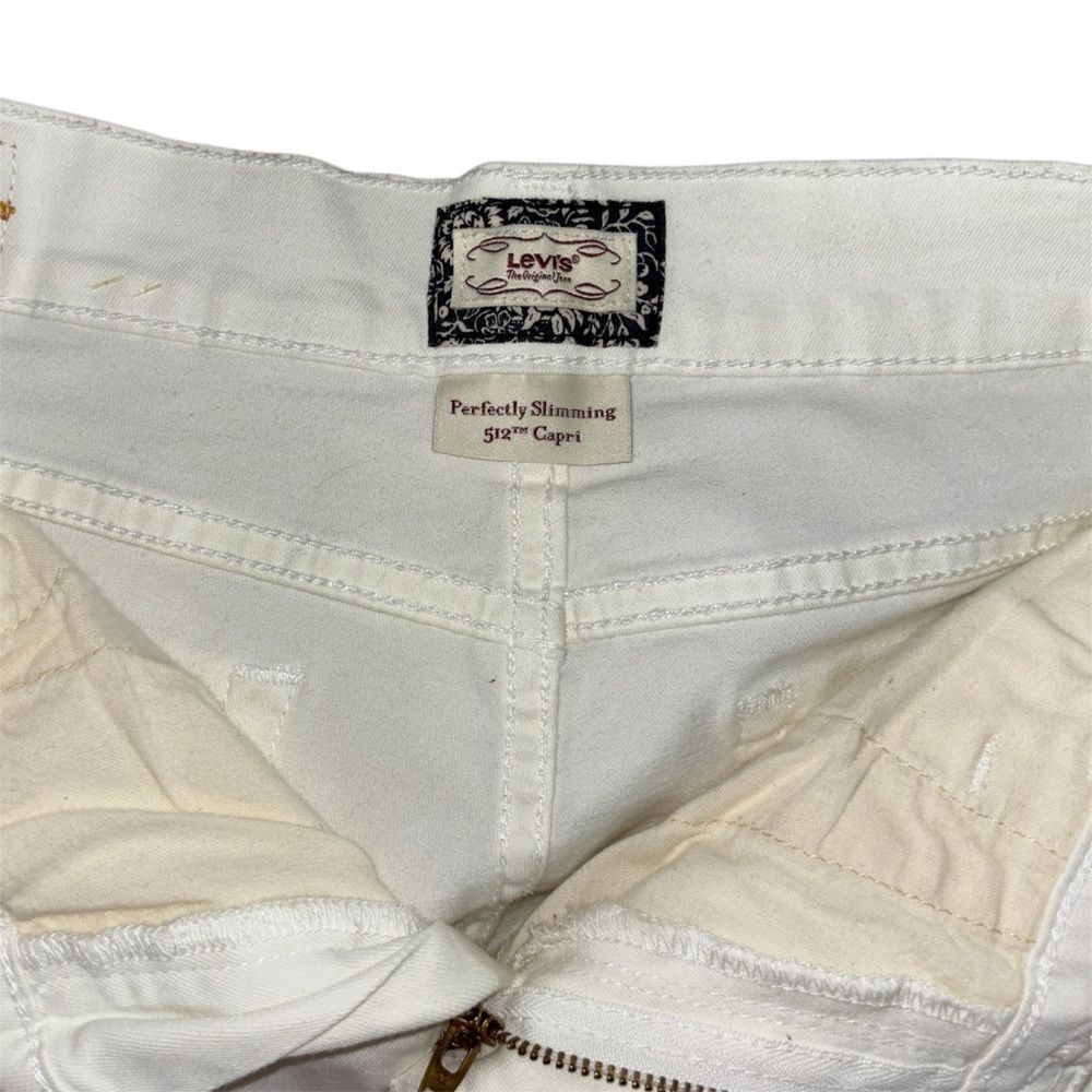 Levi's 512 Slimming Capris Jeans - Picture 7 of 9